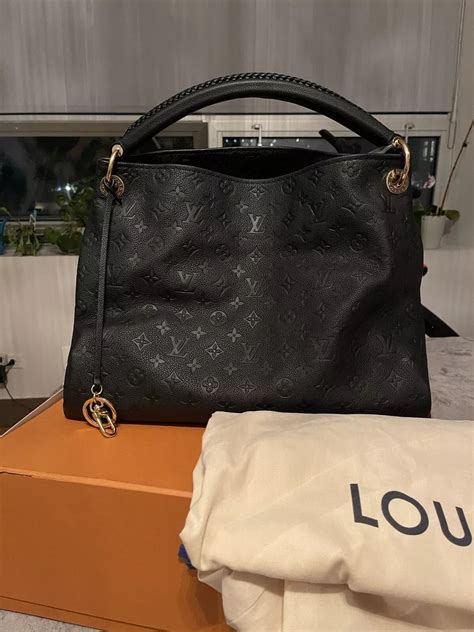 louis vuitton artsy mm in noir replica|Louis Vuitton artsy monogram.